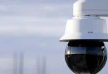 Cámaras PTZ AXIS Q6355-LE (1080p) y Q6358-LE (4K UHD) con IA integrada y análisis avanzado en el dispositivo.
