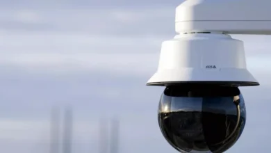 Cámaras PTZ AXIS Q6355-LE (1080p) y Q6358-LE (4K UHD) con IA integrada y análisis avanzado en el dispositivo.