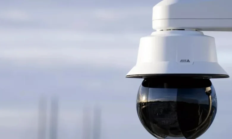 Cámaras PTZ AXIS Q6355-LE (1080p) y Q6358-LE (4K UHD) con IA integrada y análisis avanzado en el dispositivo.