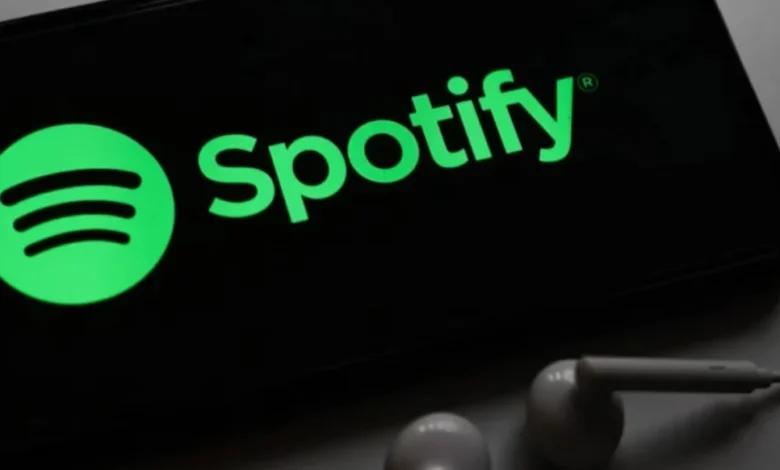 Spotify etiquetará canciones creadas con inteligencia artificial y refuerza sus reglas contra la música con IA Spotify introduce un nuevo estándar para etiquetar canciones con inteligencia artificial y evitar fraudes en la plataforma.