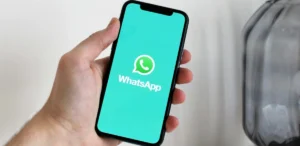 La nueva función de cancelación de ruido de WhatsApp permite mejorar la calidad del audio en llamadas incluso en entornos con mucho sonido ambiente.