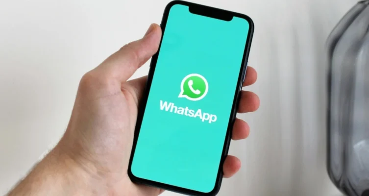 WhatsApp estrena función con inteligencia artificial.