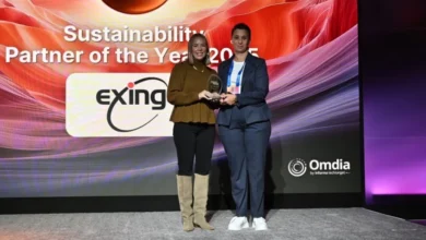 Diana Ordoqui, directora ejecutiva de Exing, recibe el premio de Canalys