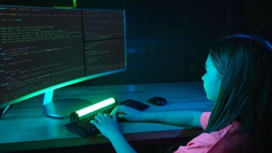Plataformas como Claude, ChatGPT y Cursor AI comprenden y ejecutan instrucciones en lenguaje natural con mayor precisión, facilitando el inicio a los principiantes y acelerando el trabajo de programadores experimentados.