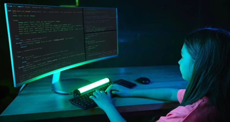 Plataformas como Claude, ChatGPT y Cursor AI comprenden y ejecutan instrucciones en lenguaje natural con mayor precisión, facilitando el inicio a los principiantes y acelerando el trabajo de programadores experimentados.