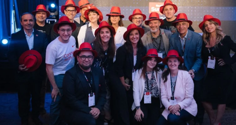 Equipo de Red Hat presente en Montevideo para una nueva edición del Summit Connect 2025.