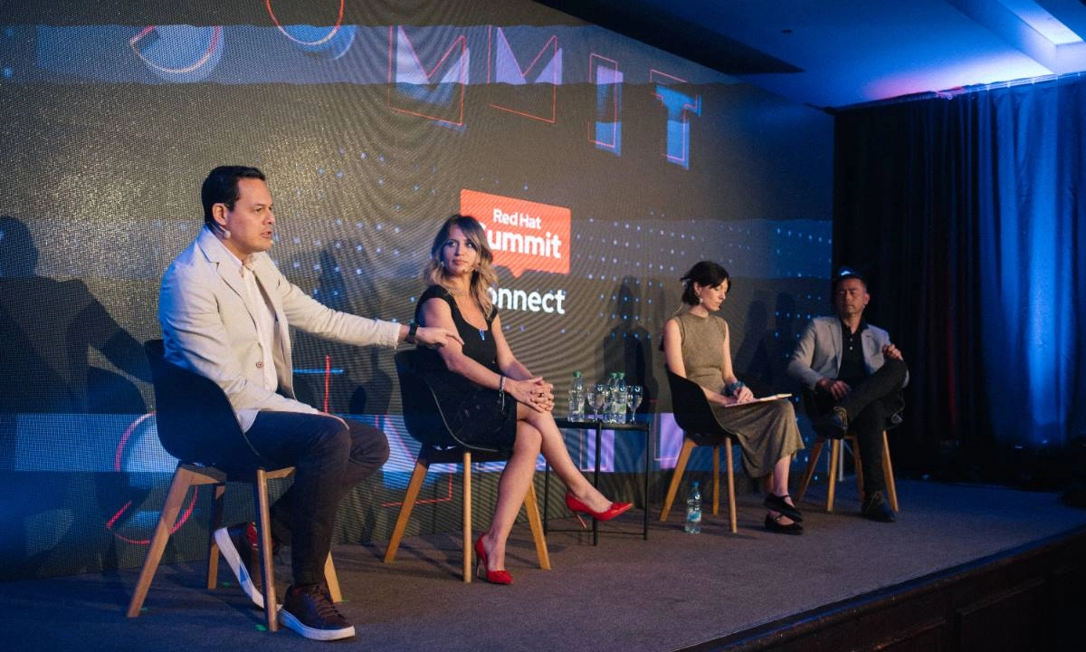 Ilán Melendez, líder de Innovación en C-Minds, presentó Vital Oceans, una plataforma de código abierto basada en IA que identifica zonas marinas prioritarias para su protección.