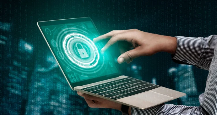 En América Latina y el Caribe, más del 80% de las empresas sufrió al menos un ataque cibernético en el último año, según datos del Reporte Global sobre la Brecha de Habilidades en Ciberseguridad 2025 de Fortinet.