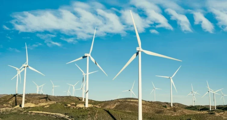 Infraestructura solar en América Latina: el crecimiento de las energías renovables impulsa la demanda de soluciones de seguro especializadas para garantizar la continuidad y sostenibilidad de los proyectos.