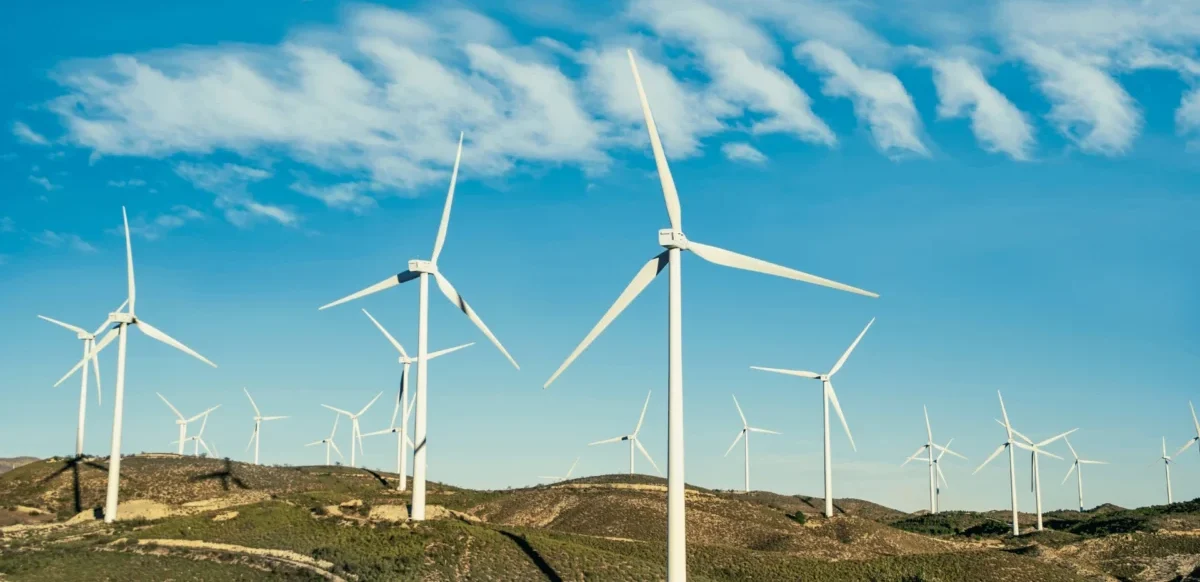 Infraestructura solar en América Latina: el crecimiento de las energías renovables impulsa la demanda de soluciones de seguro especializadas para garantizar la continuidad y sostenibilidad de los proyectos.