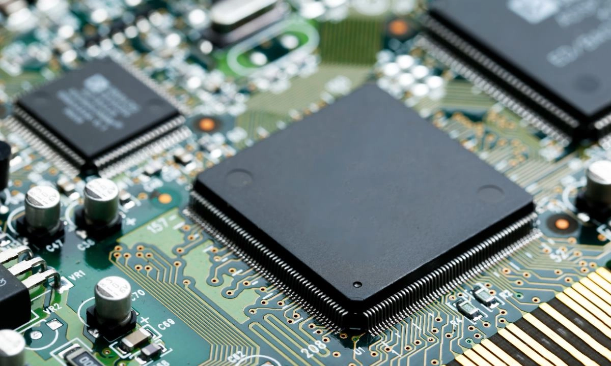 Los componentes de buena marca no solo rinden mejor, también envejecen más despacio.