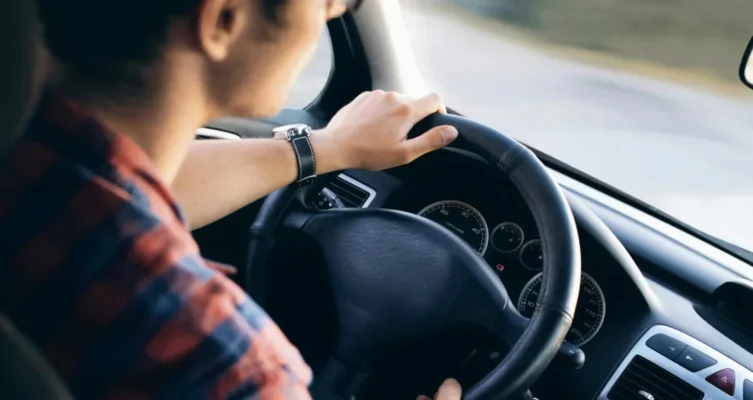 Detectaron una falla de software que permite tomar el control del sistema telemático de los vehículos