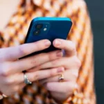 iOS 26.4 incorpora mejoras en seguridad, nuevas funciones en Apple Music y ajustes de accesibilidad, aunque sin la esperada renovación de Siri con inteligencia artificial.