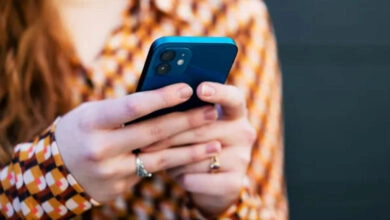 La función, llamada “Ayúdame a editar”, permite realizar ediciones detalladas como quitar gafas, abrir los ojos o incluso añadir una sonrisa en los rostros