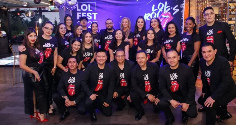 El equipo de Licencias OnLine Ecuador durante el LOL FEST 2025.