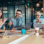 La inteligencia artificial, el trabajo híbrido y un marco regulatorio más exigente obligan a las áreas de Recursos Humanos a redefinir sus estrategias de gestión, planificación y retención del talento de cara a 2026.