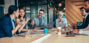 La inteligencia artificial, el trabajo híbrido y un marco regulatorio más exigente obligan a las áreas de Recursos Humanos a redefinir sus estrategias de gestión, planificación y retención del talento de cara a 2026.