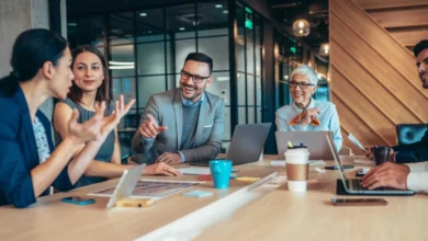 La inteligencia artificial, el trabajo híbrido y un marco regulatorio más exigente obligan a las áreas de Recursos Humanos a redefinir sus estrategias de gestión, planificación y retención del talento de cara a 2026.