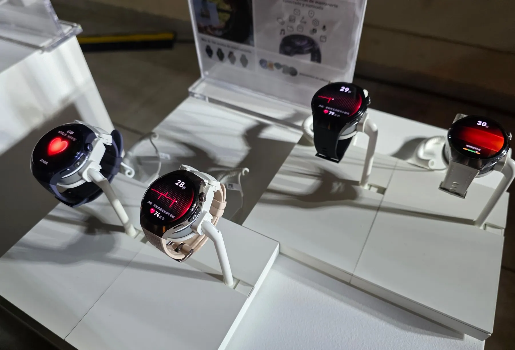 Smartwatch vs. anillo inteligente: cuál conviene para monitorear la salud y el bienestar Smartwatch vs. anillo inteligente: cuál conviene para monitorear la salud y el bienestar