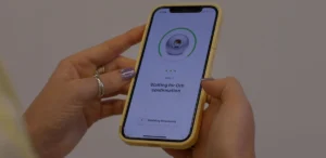 La nueva World App comienza a desplegarse globalmente hoy en iOS y Android.
