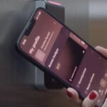 Acceso corporativo digital con credenciales móviles en Wallet.