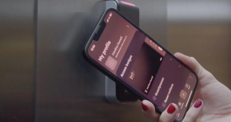 Acceso corporativo digital con credenciales móviles en Wallet.