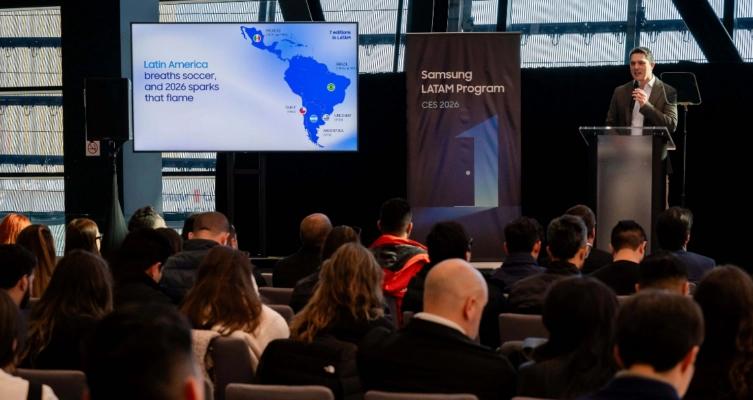 Samsung muestra en CES 2026 cómo la inteligencia artificial integrada en TVs, barras de sonido y el ecosistema SmartThings transforma el hogar en un estadio conectado, potenciando la experiencia del fútbol en América Latina.