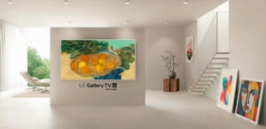 Desarrollado junto a curadores de museos, el Modo Galería optimiza el color y el brillo para reproducir con precisión la textura visual de las obras originales. La pantalla especializada reduce reflejos y deslumbramientos, mientras que el ajuste automático según la luz ambiental garantiza una visualización clara y realista durante todo el día.