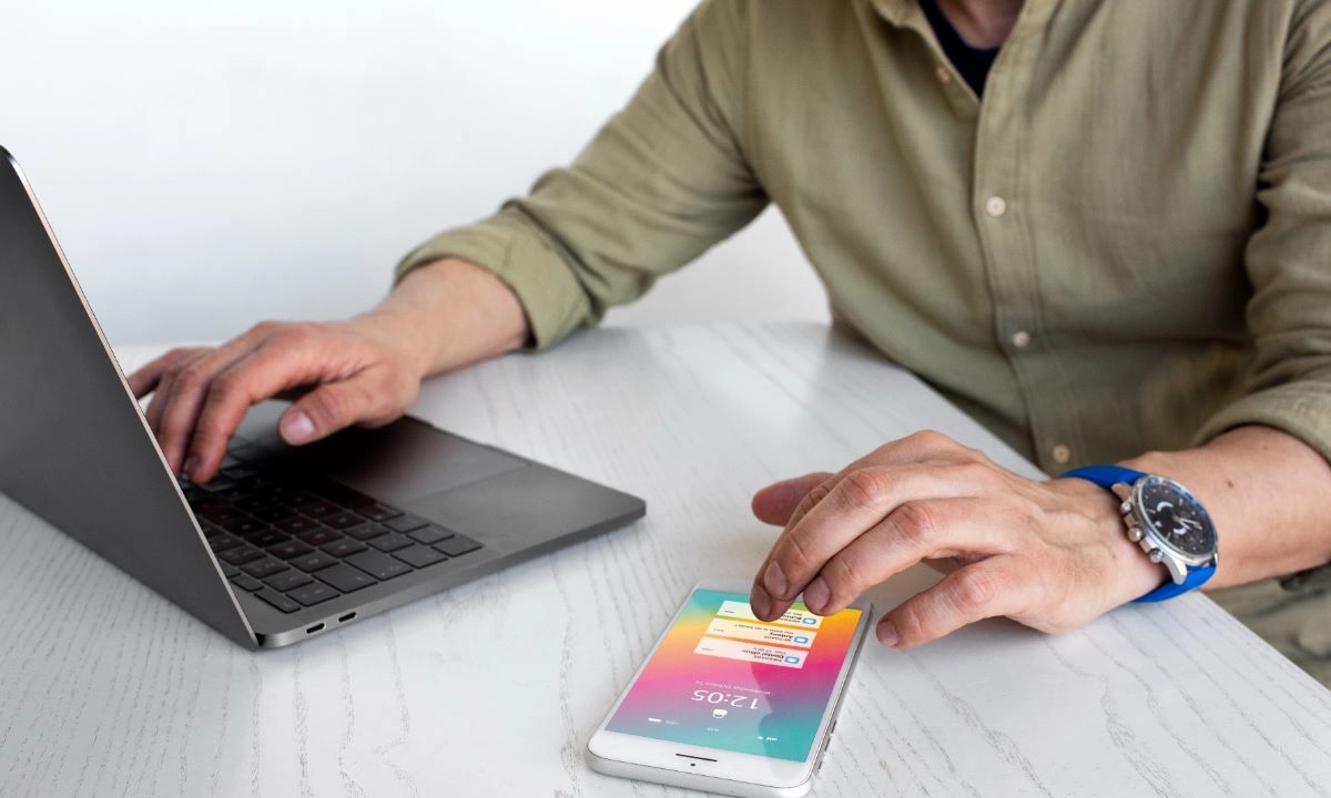 Los consumidores emergentes buscan entender cómo funcionan las tecnologías y cómo las marcas toman decisiones, adoptando con rapidez nuevos formatos y modelos digitales.