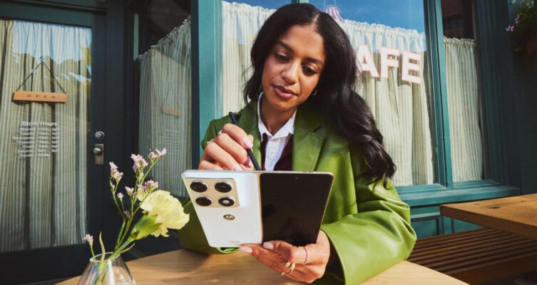 Motorola estuvo presente en CES 2026 y anunció en Lenovo Tech World 2026 dispositivos insignia espectaculares: su primer dispositivo plegable razr fold, una nueva franquicia móvil ultra premium llamada motorola signature y una edición especial FIFA razr.