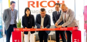 De izquierda a derecha: Hernán Quiros - Managing Director CA&C y Country Manager Ricoh Puerto Rico, MATSUDA Chika - Asesora de Economía y Política Embajada de Japón, Nelson Morales - Country Manager Ricoh El Salvador, MAEDA Shinji - Encargado de Negocios a.i. Embajada de Japón, Diego Imperio - President & CEO Ricoh LATAM