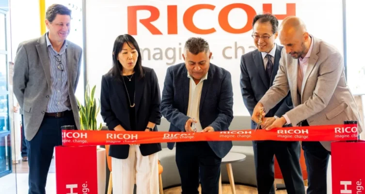 De izquierda a derecha: Hernán Quiros - Managing Director CA&C y Country Manager Ricoh Puerto Rico, MATSUDA Chika - Asesora de Economía y Política Embajada de Japón, Nelson Morales - Country Manager Ricoh El Salvador, MAEDA Shinji - Encargado de Negocios a.i. Embajada de Japón, Diego Imperio - President & CEO Ricoh LATAM