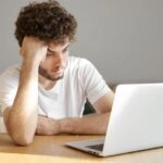 La inteligencia artificial promete aliviar la carga laboral, pero puede estar intensificando el trabajo y el riesgo de agotamiento.