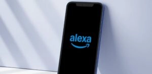 Amazon apuesta a reinventar el smartphone con Alexa en el centro de la experiencia.