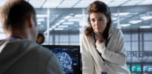 Especialistas advierten que prolongar la vida útil del hardware, ante el alza de costos tecnológicos, puede aumentar los riesgos de ciberseguridad si no se acompaña de actualizaciones adecuadas.