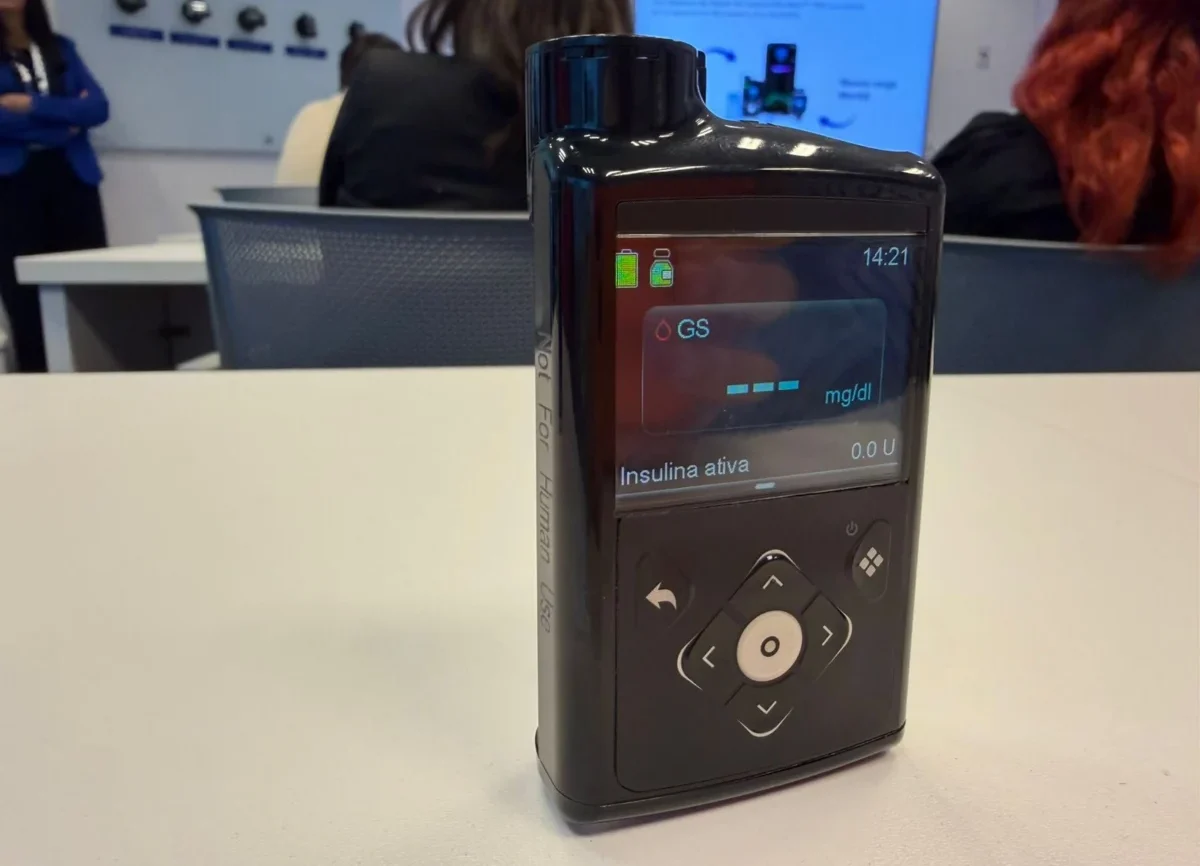 MiniMed 780G combina bomba de insulina, monitoreo continuo de glucosa y un algoritmo de ajuste automático para avanzar hacia la automatización del tratamiento en diabetes tipo 1.