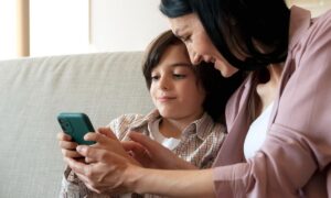 WhatsApp incorporará cuentas administradas por padres para supervisar el uso de la aplicación por parte de menores sin acceder al contenido de los chats.