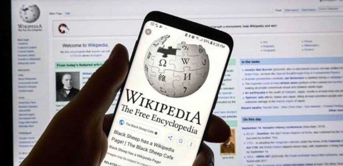Wikipedia refuerza el control humano y limita el uso de inteligencia artificial en sus contenidos.