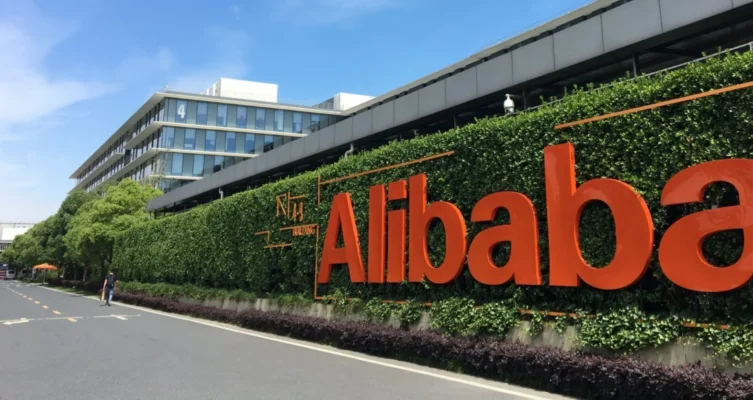 Los nuevos modelos Qwen 3.5 de Alibaba apuestan por la eficiencia: IA multimodal y de razonamiento capaz de ejecutarse en portátiles y smartphones sin depender de la nube.