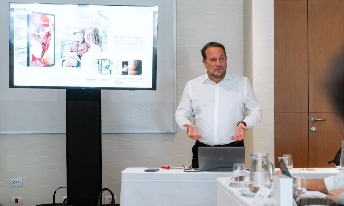 Fernando Andina, gerente comercial de Information Display de LG Argentina, analizó la evolución del negocio de cartelería digital hacia modelos basados en servicios integrales.