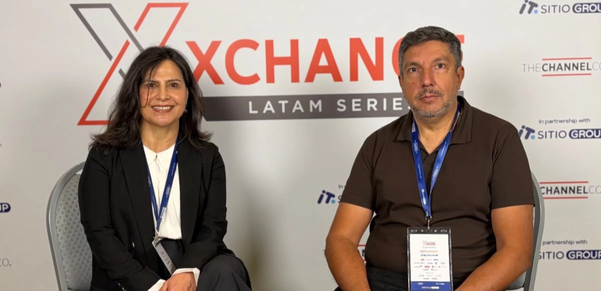 Tané López, Partner Account Executive para Latinoamérica en Lansweeper, y Eduardo Prieto, socio presidente de T Group