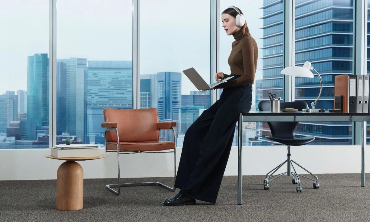 El modelo 1000X THE COLLEXION™ ofrece sonido espacial inmersivo, cancelación de ruido adaptativa y hasta 24 horas de autonomía.