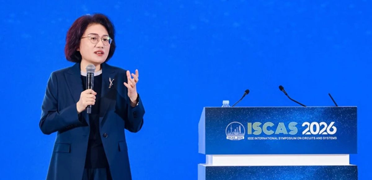 He Tingbo, de HUAWEI, pronunció un discurso inaugural titulado «Puesta en práctica de una nueva ruta de semiconductores »
