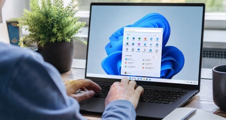 Windows 11 puede actualizarse sin costo en equipos compatibles con una licencia válida de Windows 10.