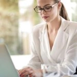 . Mientras Google apuesta por respuestas generadas automáticamente y una navegación más guiada, una parte significativa de los internautas comienza a mostrar resistencia. El resultado: una migración creciente hacia plataformas que mantienen un enfoque más tradicional.
