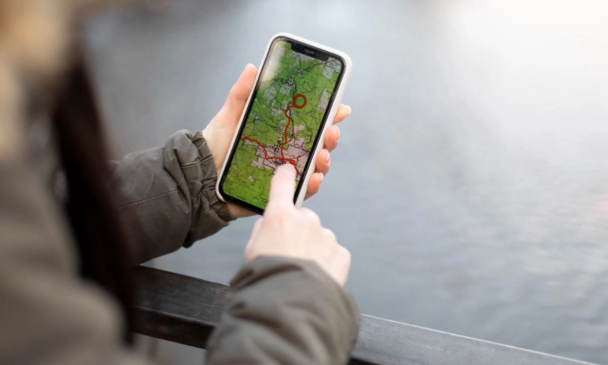 Las funciones de rastreo de Android e iPhone permiten intentar localizar un dispositivo perdido y activar herramientas de protección remota.