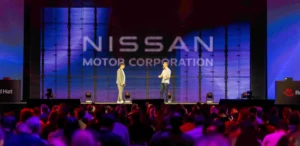 Nissan y Red Hat trabajan en una nueva generación de vehículos definidos por software que permitirá actualizar funcionalidades, incorporar inteligencia artificial y acelerar la innovación durante toda la vida útil del automóvil