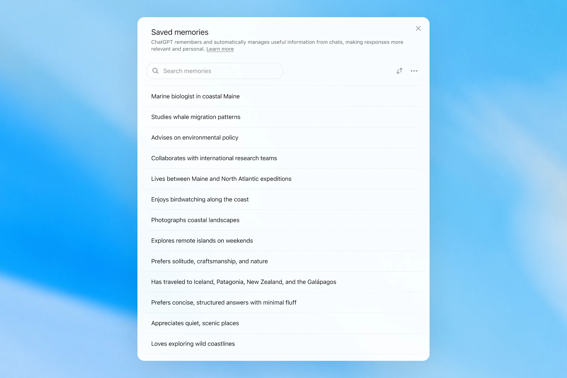 OpenAI rediseñó el sistema de memoria para que la información almacenada no funcione como notas aisladas, sino como un contexto dinámico que se actualiza y prioriza según cada usuario.