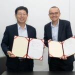 Young Liu, presidente de Foxconn, Olivier Blum, CEO de Schneider Electric.