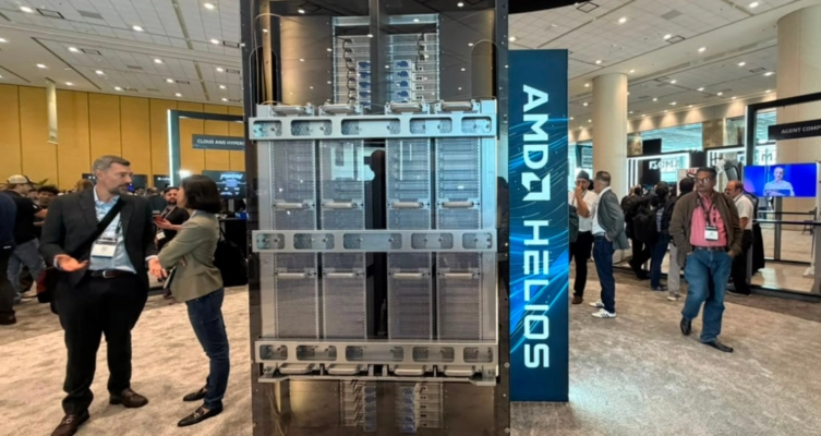 La plataforma AMD Helios integra GPUs Instinct, procesadores EPYC y redes Pensando para soportar cargas de trabajo de inteligencia artificial de alta densidad.